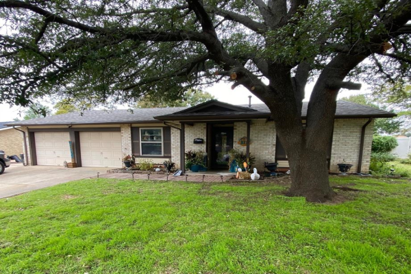 311 Town Creek Drive, Euless