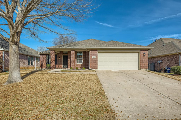 840 Roaring Springs Road, Grand Prairie
