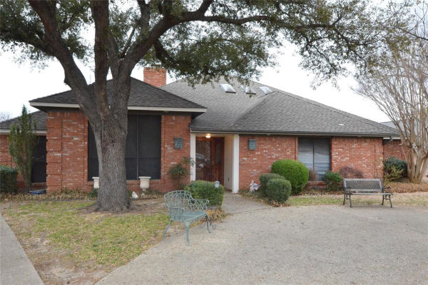 300 Macarthur Court, Irving