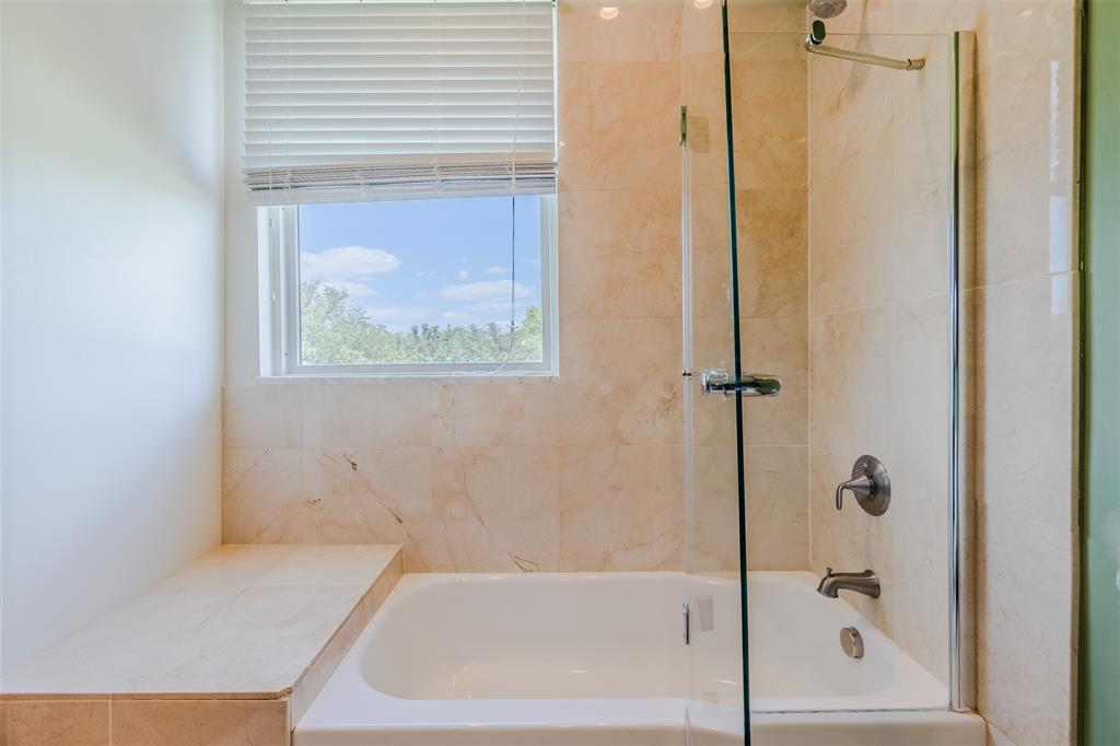 Listing 20243038 - Large Photo # 20