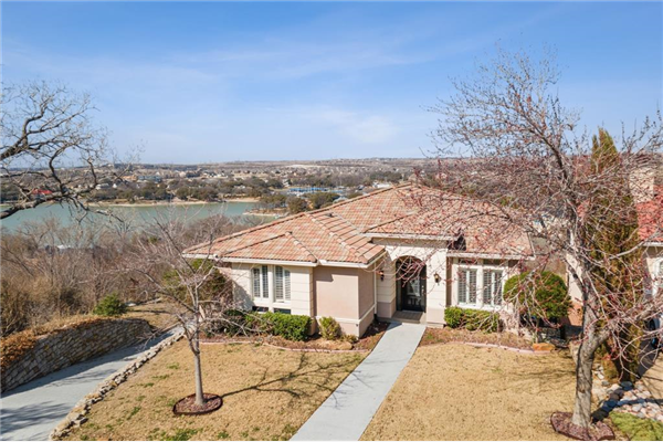 7728 Lakeview Circle, Fort Worth