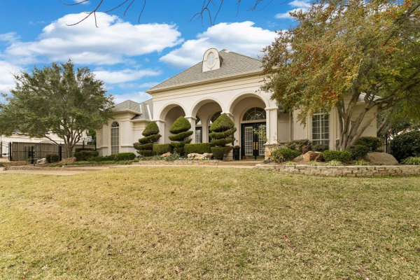 608 Logans Lane, Southlake