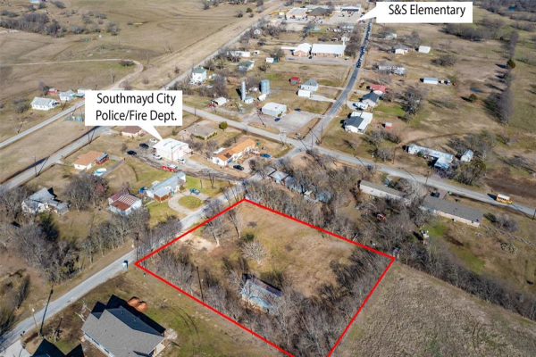 4612 Elementary Drive, Southmayd