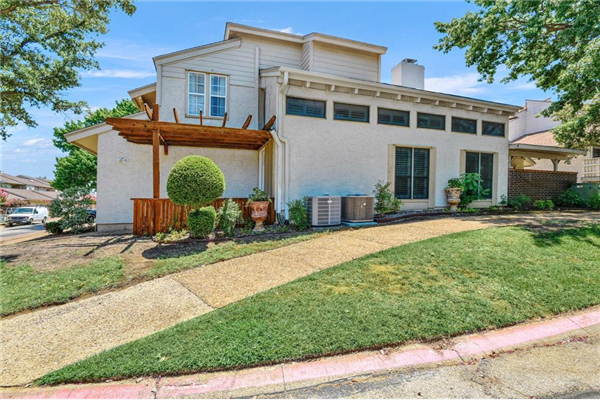 13 Oakbrook Drive, Lewisville