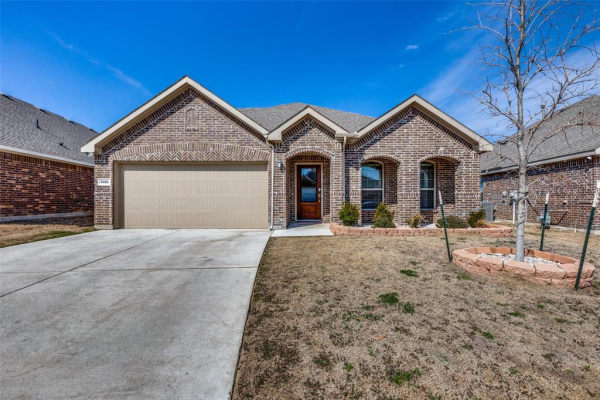 6136 Fall Creek Lane, Fort Worth