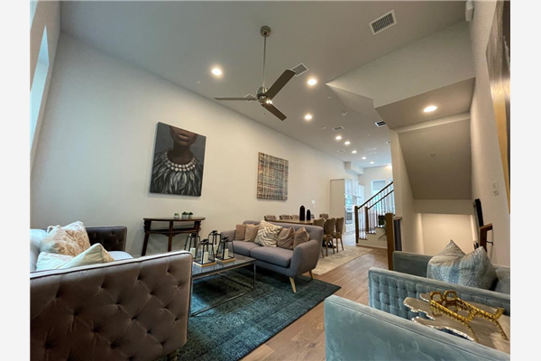 381 E Greenbriar Lane, Dallas