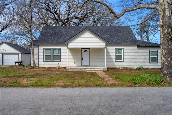 401 W Hughes Street, Collinsville