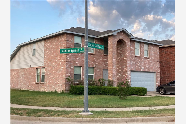 1736 Baxter Springs Drive, Fort Worth