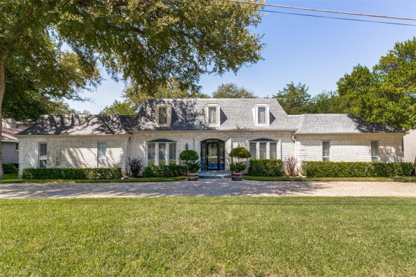 6927 Delrose Drive, Dallas