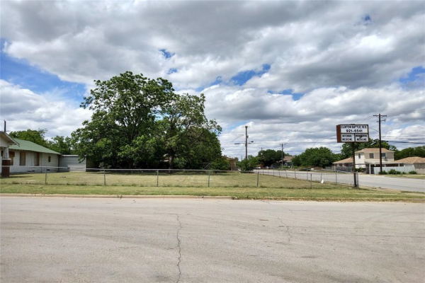 825 Baker Street, Fort Worth