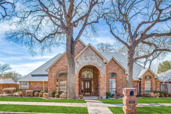 992 Dove Meadows, Keller