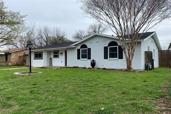 2446 Lakeshore Drive, Grand Prairie