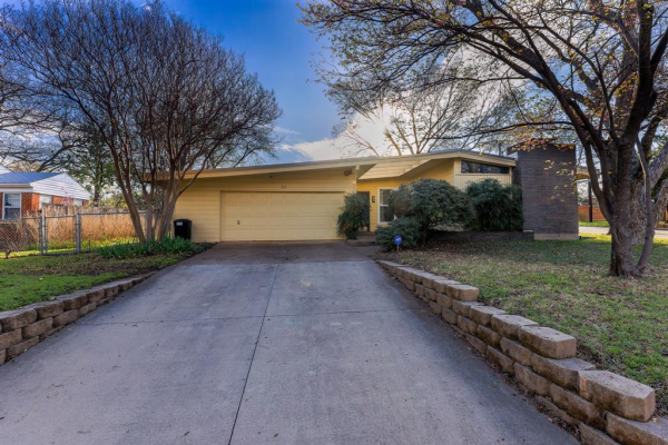 712 S Wildwood Drive, Irving