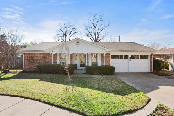 906 Kristin Lane, Arlington