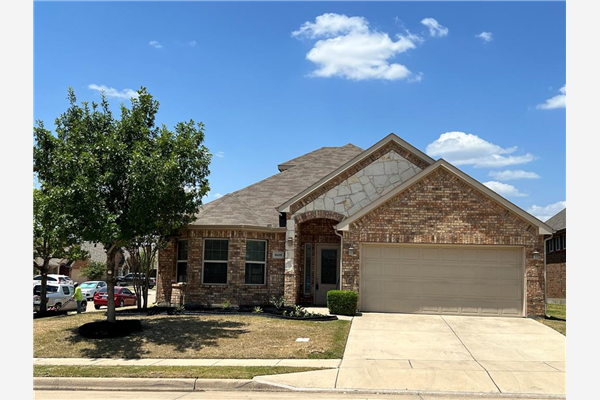 8608 Vista Royale Drive, Fort Worth