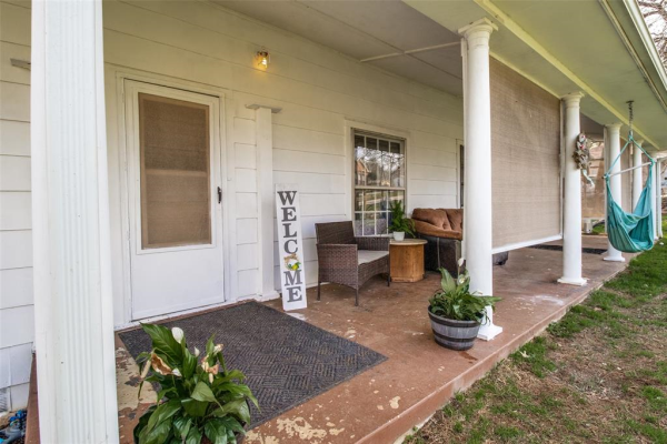 315 S Pecan Street, Bells