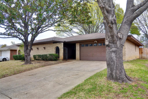 2405 Avonhill Drive, Arlington