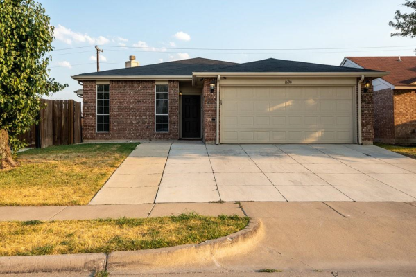 1608 Lost Crossing Trail, Arlington