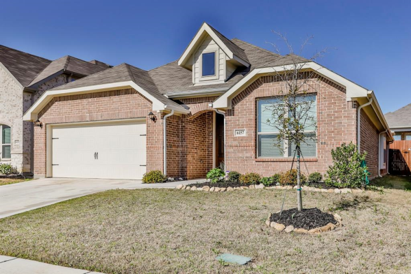 6157 Cobbetts Pond Lane, Fort Worth