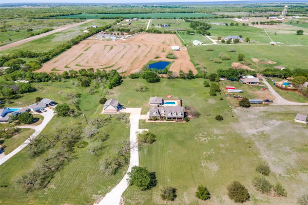 4275 Old Thomas Road, Aubrey