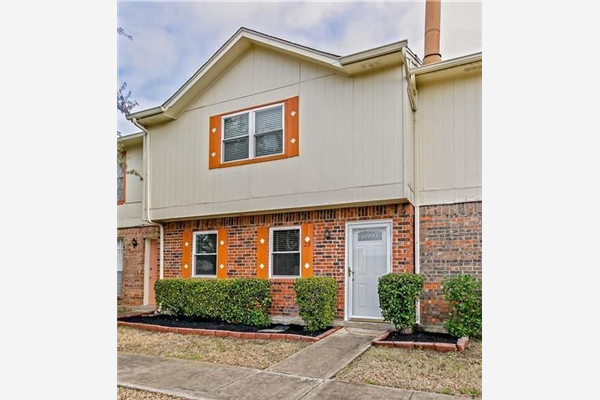 23 E Mountain Lane, Grand Prairie