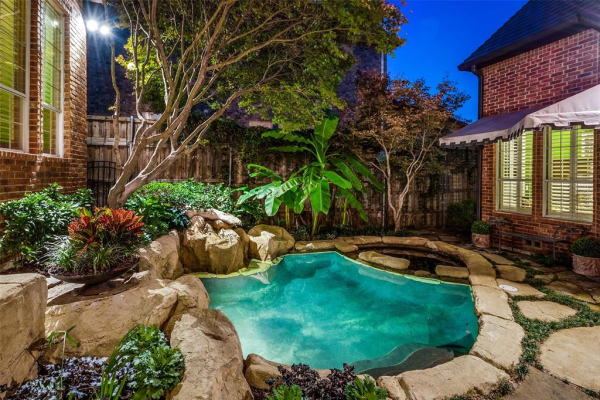 4604 Redwood Court, Irving