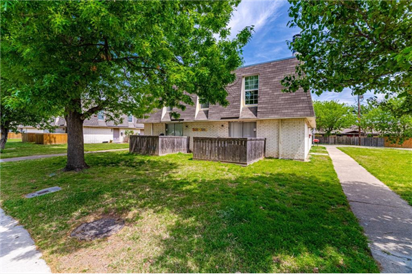 120 Highland Park Court, Irving