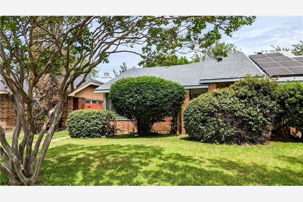 516 W Warrior Trail, Grand Prairie