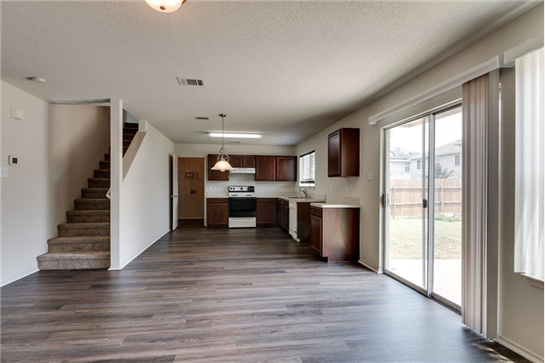 4944 Meadow Trails Drive, Fort Worth