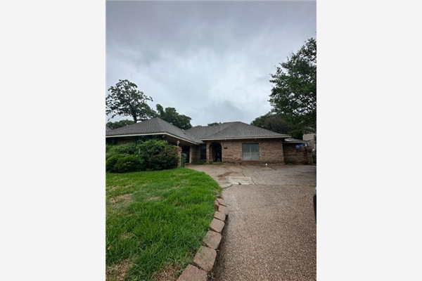 5207 Caliente Drive, Arlington
