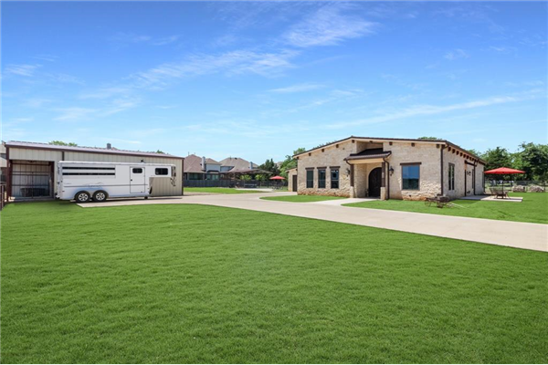 1665 N Day Miar Road, Grand Prairie