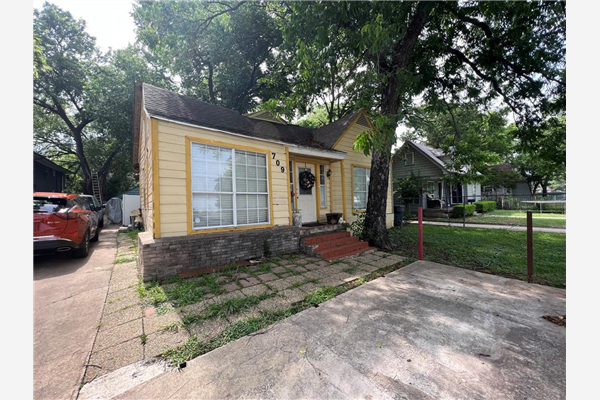 709 Elsbeth Street, Dallas