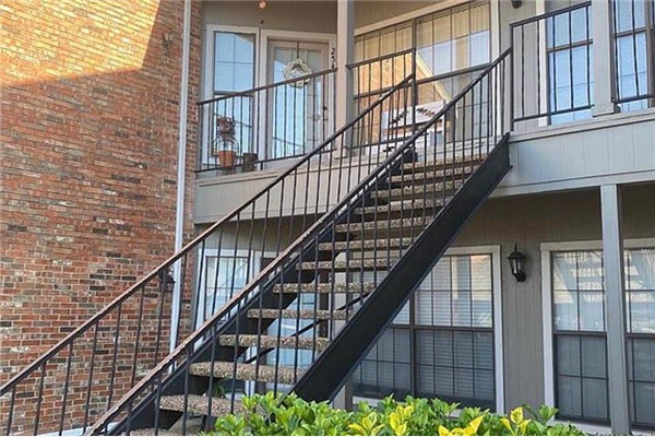 408 Pebble Way, Arlington