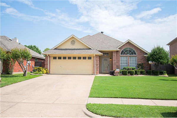2862 Briar Hill Drive, Grand Prairie