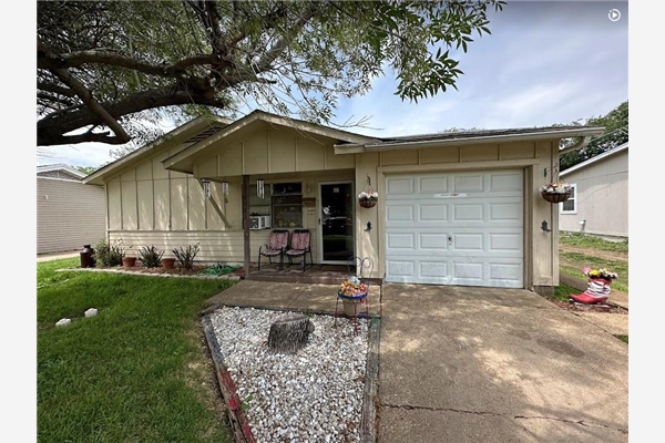 1022 Manning Street, Grand Prairie