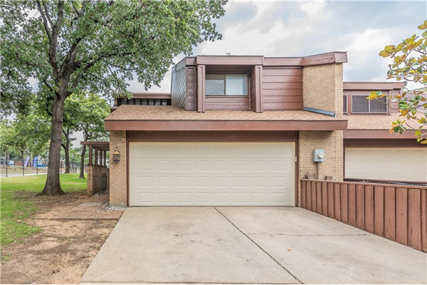 701 Oakwood Trail, Fort Worth