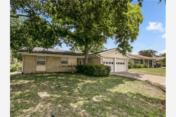 2104 Valleywood Drive, Carrollton