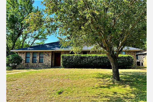 2800 Regal Drive, Denison