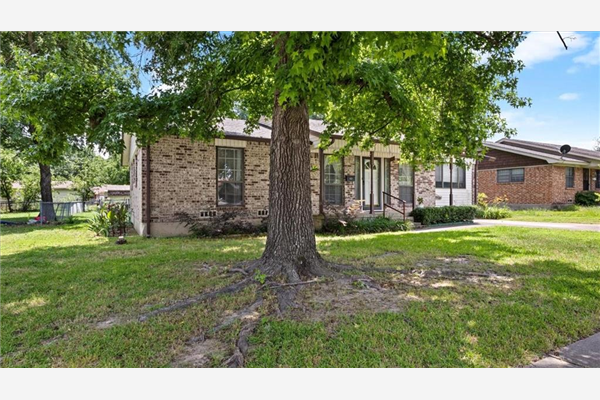 109 W Cunningham Street, Bonham