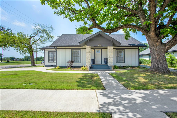 500 W Crawford Street, Denison