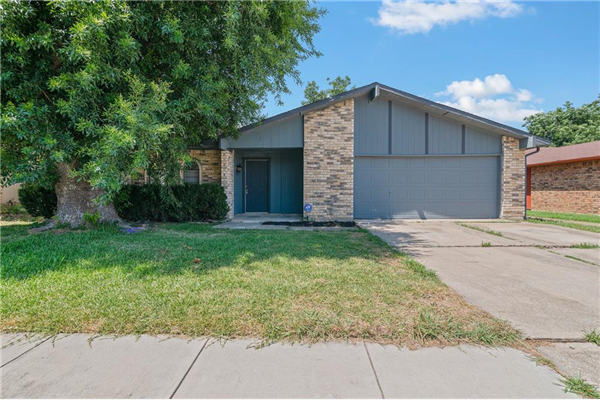 2225 Pennington Drive, Arlington
