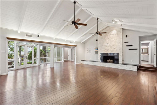 4013 Shady Valley Drive, Arlington