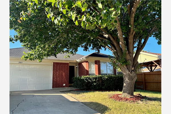 2015 N Kirbywood Trail, Grand Prairie