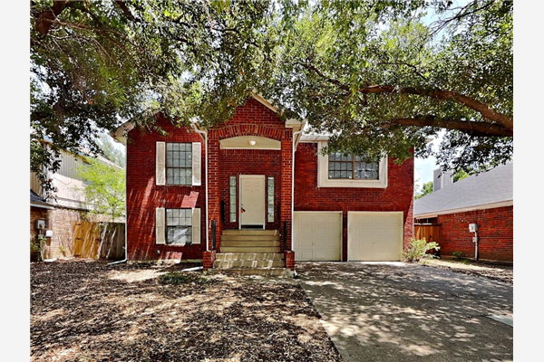 305 Mahogany Drive, Arlington