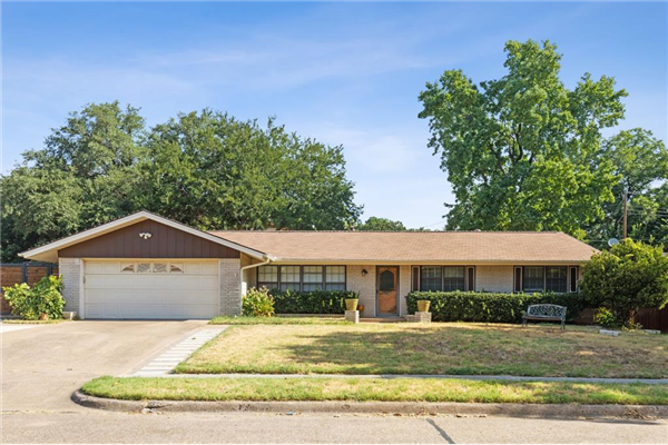 1422 Glenwick Lane, Irving