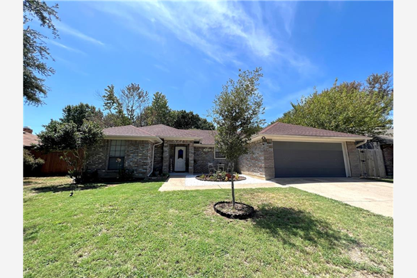 1002 Pierce Arrow Drive, Arlington