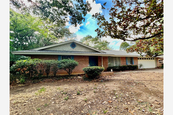 2006 Woods Drive, Arlington
