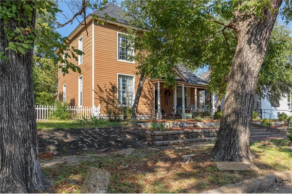 411 W Sears Street, Denison