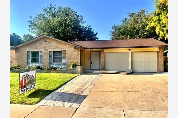 1204 E Timberview Lane, Arlington