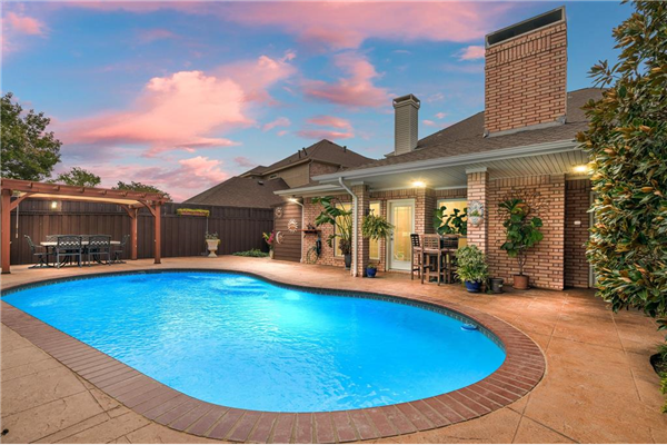 1017 Stone Gate Drive, Irving